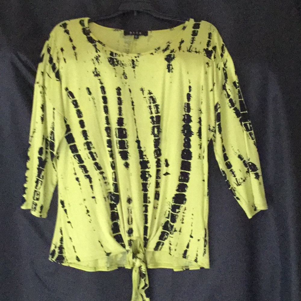 B.L.E.U. Tie dyed tie front top XL
